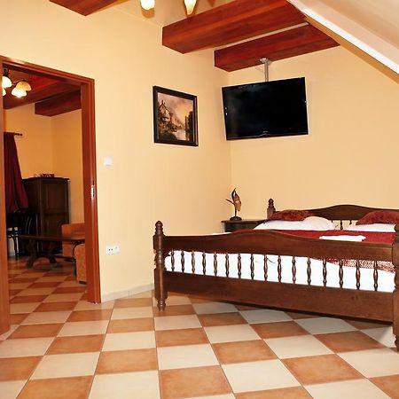 Hotel Pelikan Třeboň 外观 照片