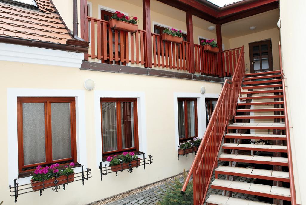 Hotel Pelikan Třeboň 外观 照片
