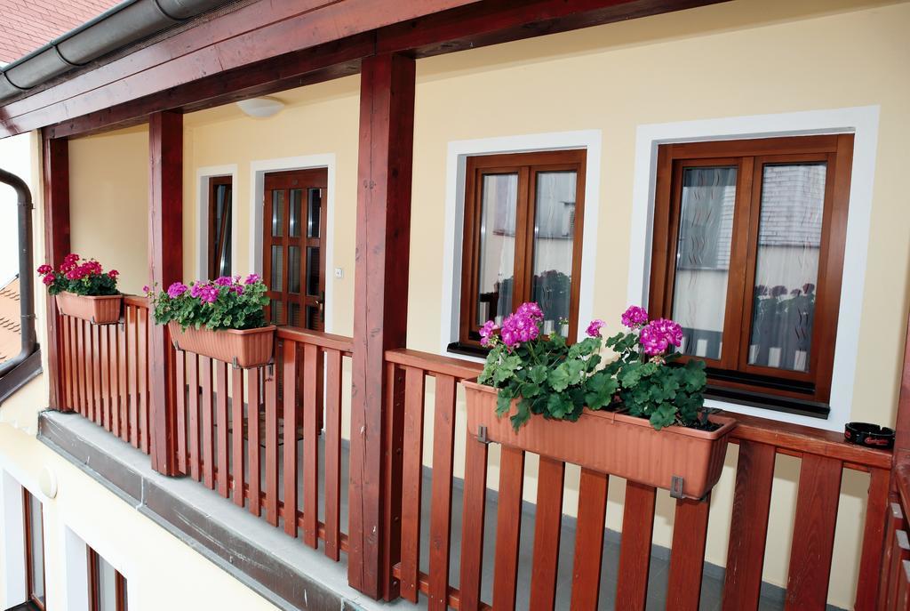 Hotel Pelikan Třeboň 外观 照片