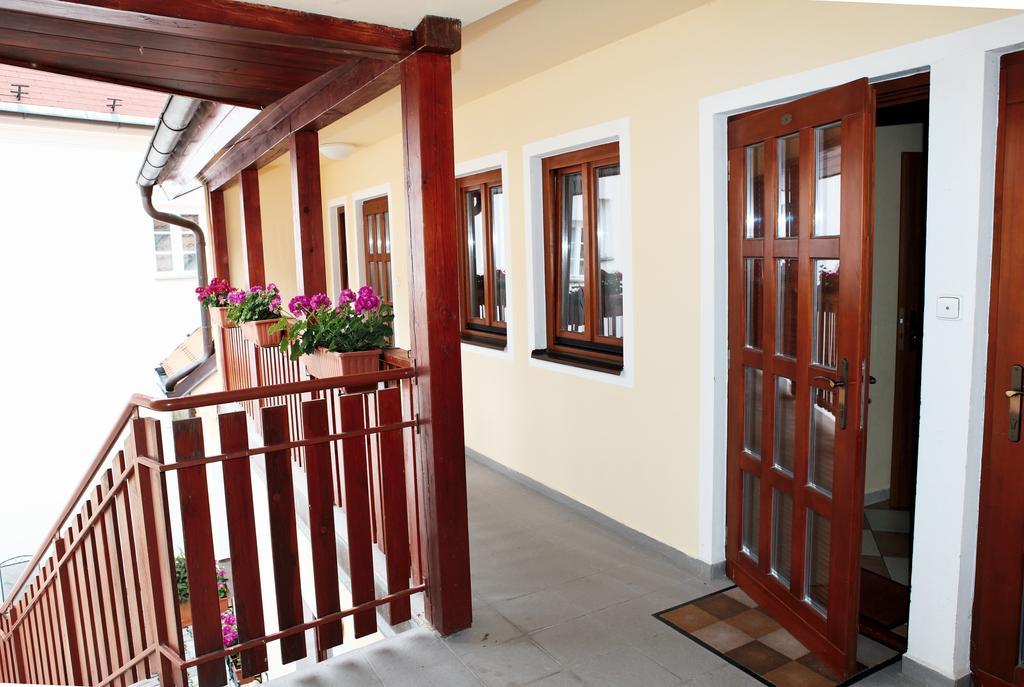 Hotel Pelikan Třeboň 外观 照片